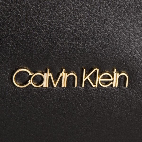 Kabelka Calvin Klein Frame Large Shopper detail