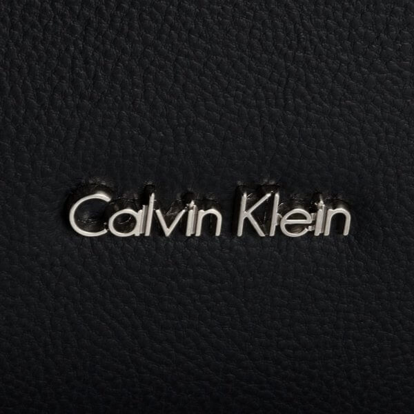 Kabelka Calvin Klein Mish4 Medium Tote čierna detail